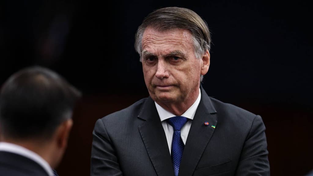 Will Bolsonaro leave Brazil in 2025?