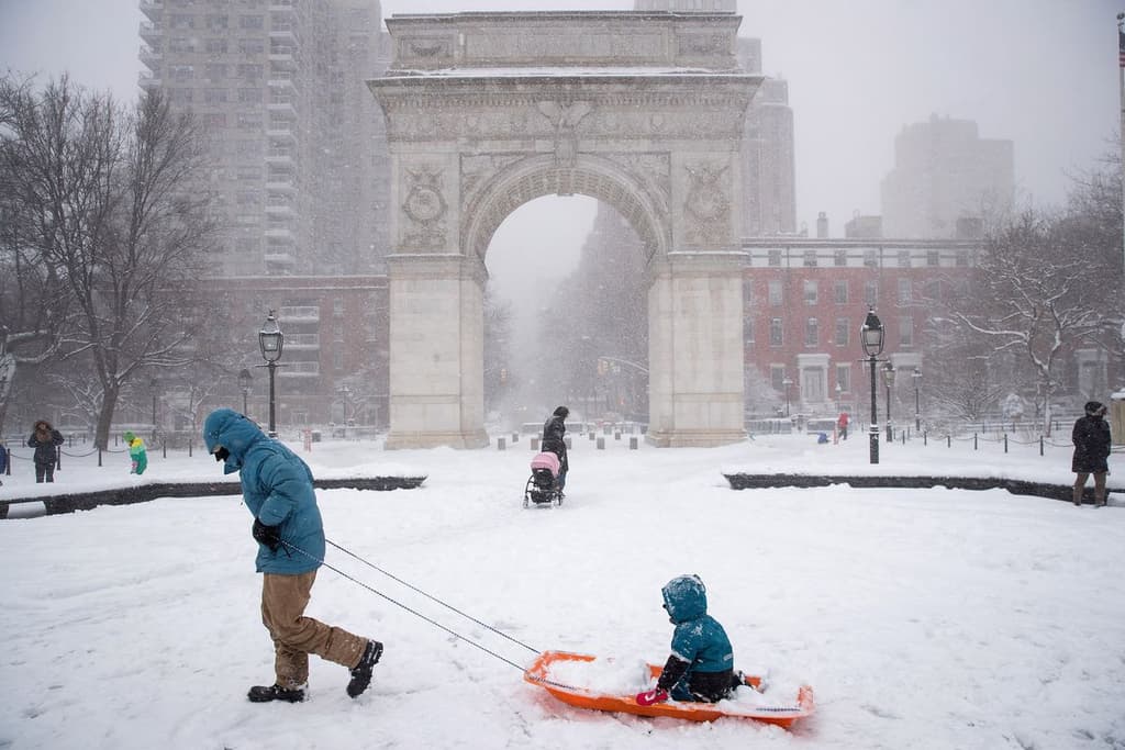 How many inches of snow in NYC in January?